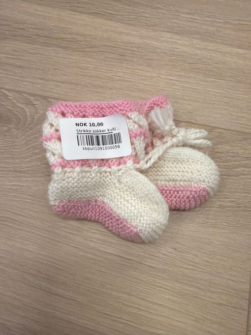 Strikka sokker kvit/rosa