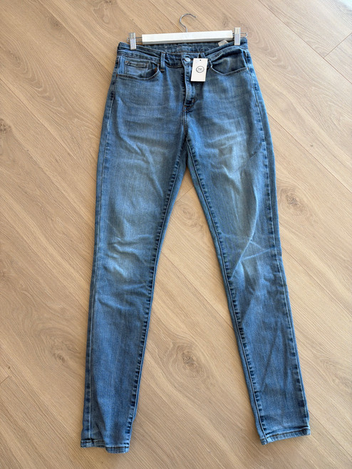 Dongeribukse Levis 29