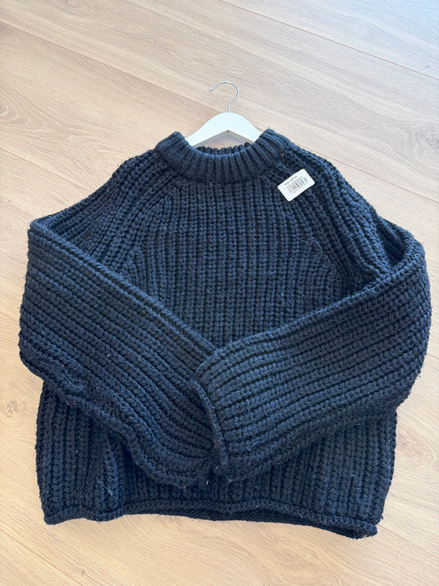 Svart strikkegenser. HM XS