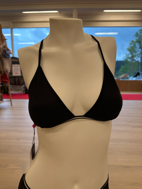 Nena BH, Black
