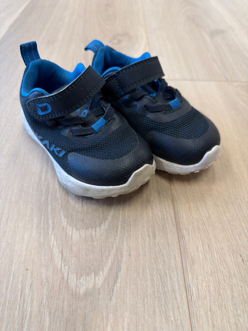 Joggesko, okaki, 23