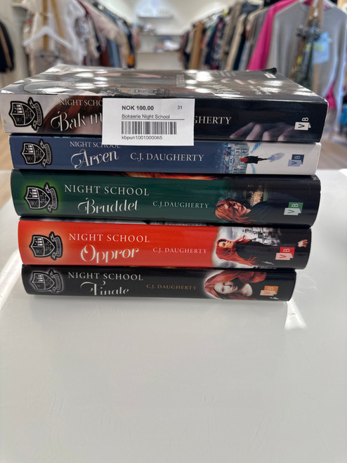 Bokserie Night School