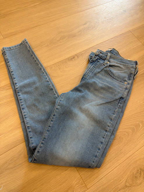 Levis jeans 28