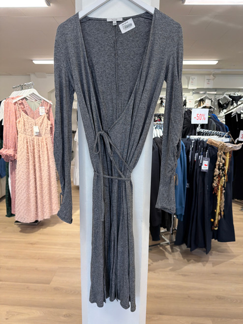 Grå kjole, 34