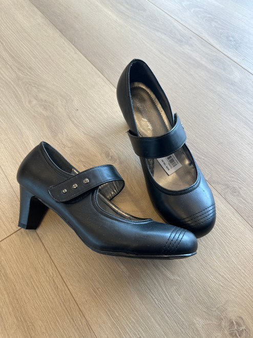 Pumps, 38
