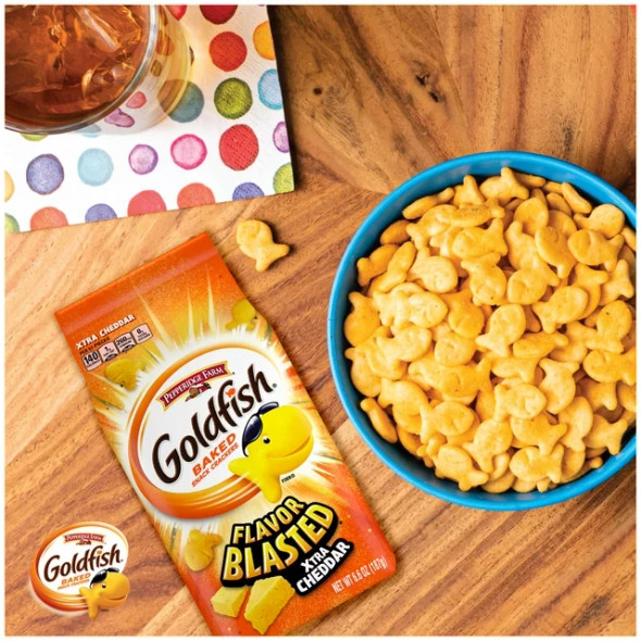 Goldfish Flavor Blasted Xtra Cheddar Cheese Crackers, Baked Snack Crackers, 6.6 oz Bag (1 ct)