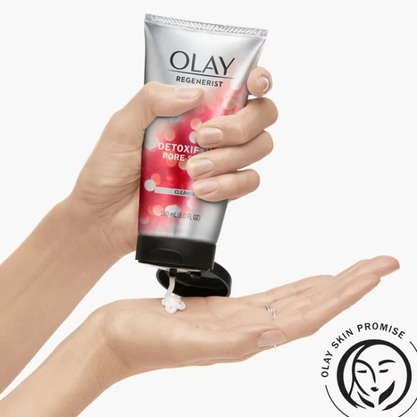 Olay Regenerist Detoxifying Face Wash, Pore Scrub Facial Cleanser, 5.0 fl oz (1 ct)