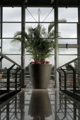 34" Madison planter in Old Bronze finish
