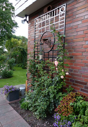 Knebworth Wall Trellis planted