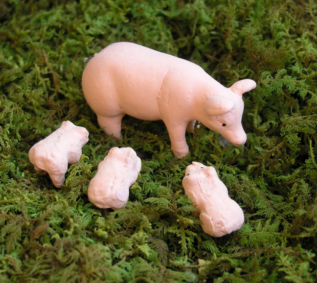 Miniature Momma Pig and Piglets