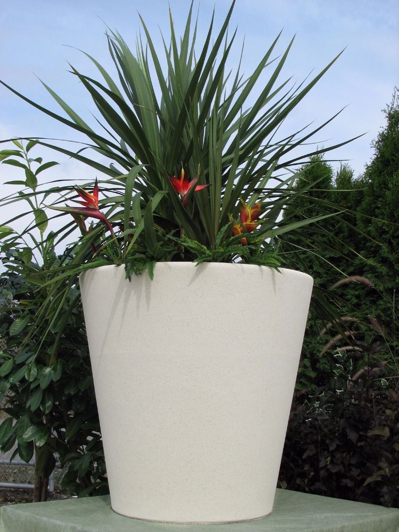 Nichols Bros. Stoneworks Regency Planter - Thumbnail 3