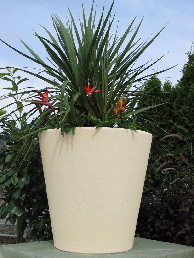 Nichols Bros. Stoneworks Regency Planter - Thumbnail 5