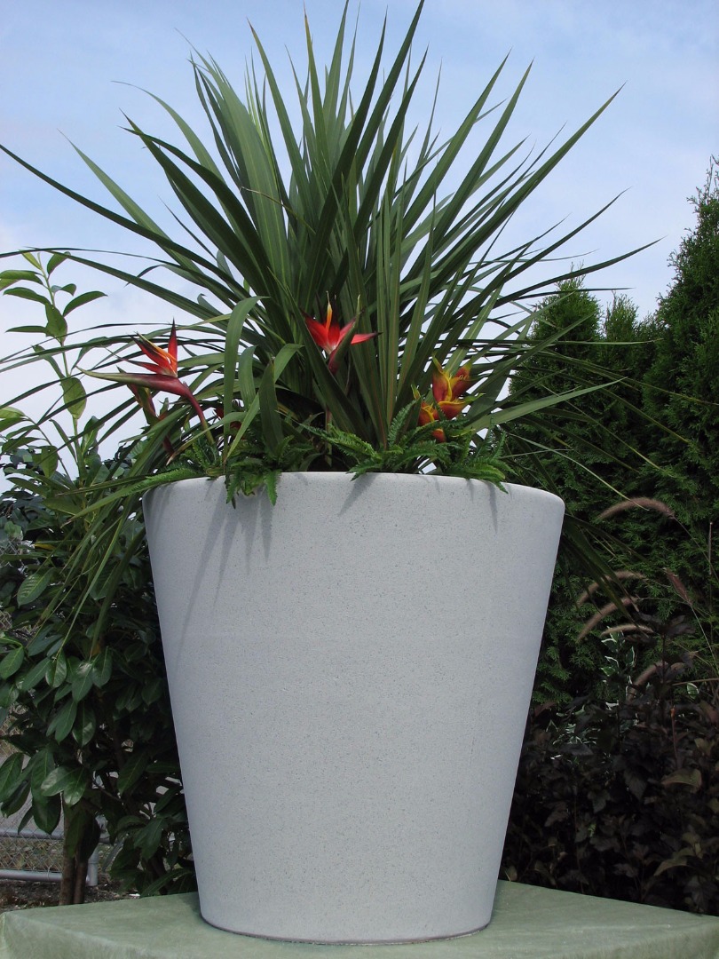 Nichols Bros. Stoneworks Regency Planter - Thumbnail 2
