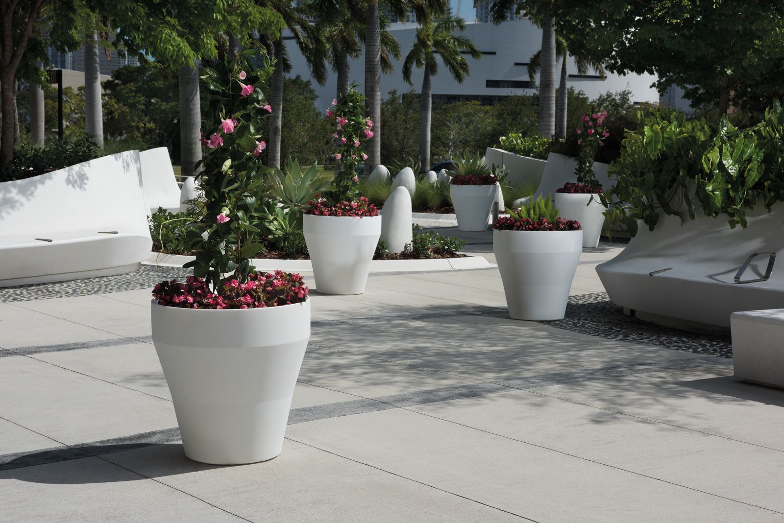 Crescent Garden Rim TruDrop Planter
