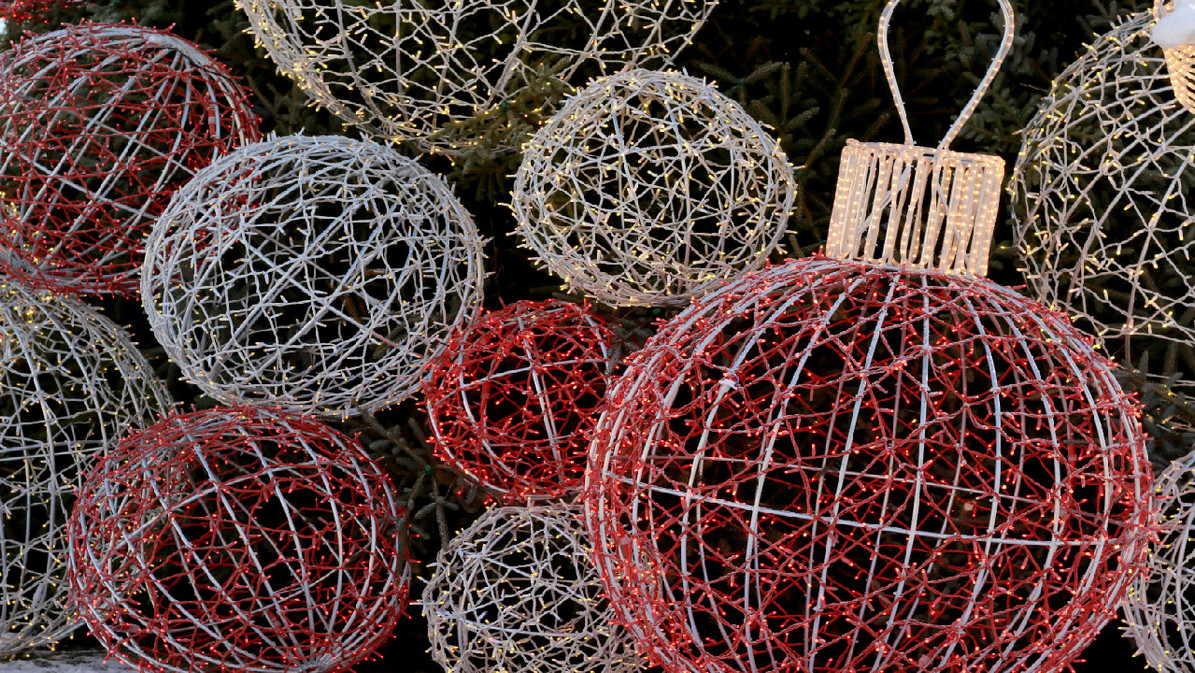 DIY Chicken Wire Christmas Tree How To Make Tutorial ~ Fresh Design Blog