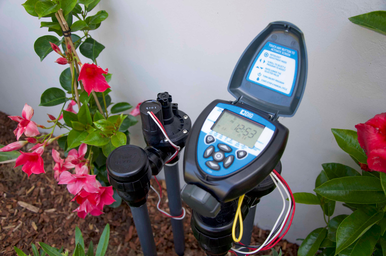 DIG Battery Operated Controller 7X0A-000 | DripWorks