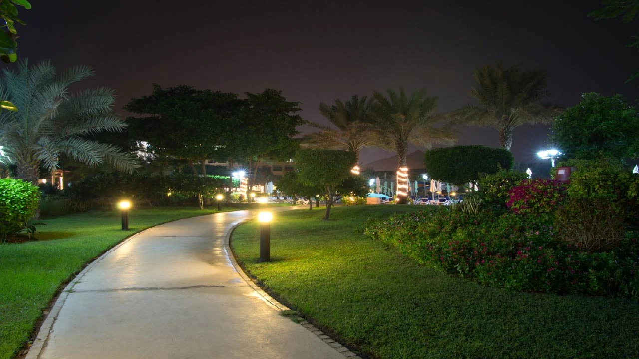 10 Beautiful Lighting Ideas for Any Outdoor Pathway