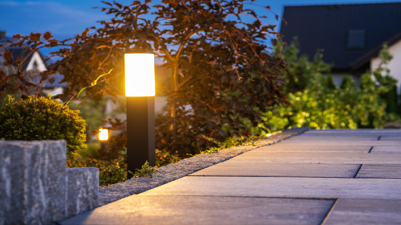 What is Low Voltage Landscape Lighting? What is Low Voltage Landscape Lighting?