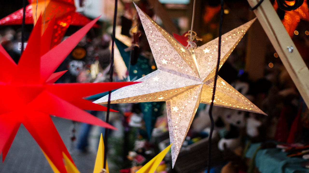 Holiday Décor Guide Decorating with Stars