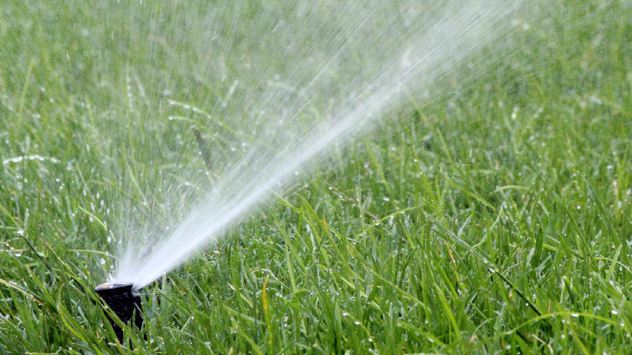 Top 5 Lawn Sprinklers for 2025: Effortless Watering and Greener Lawns -  DripWorks, image size:1280x720