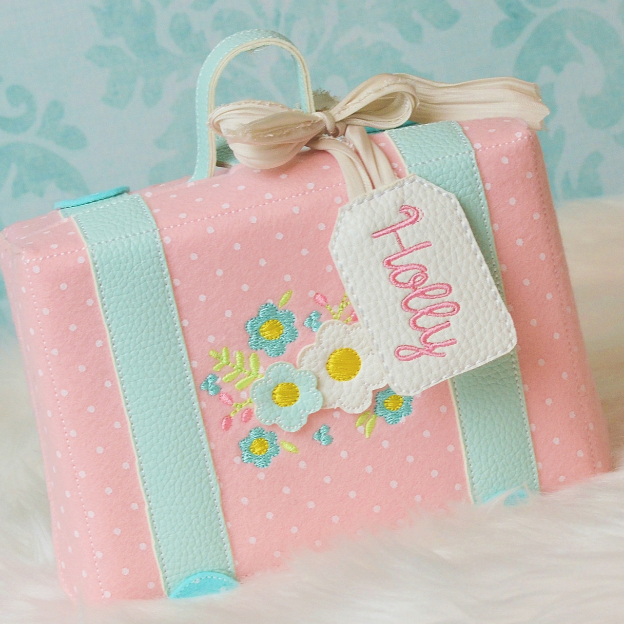 HAND EMBROIDERY DESIGNS : Gift Boxes
