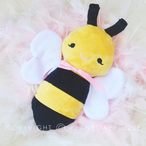 Bold Blanket Stitch Applique Bee with Optional Mylar Wings Machine