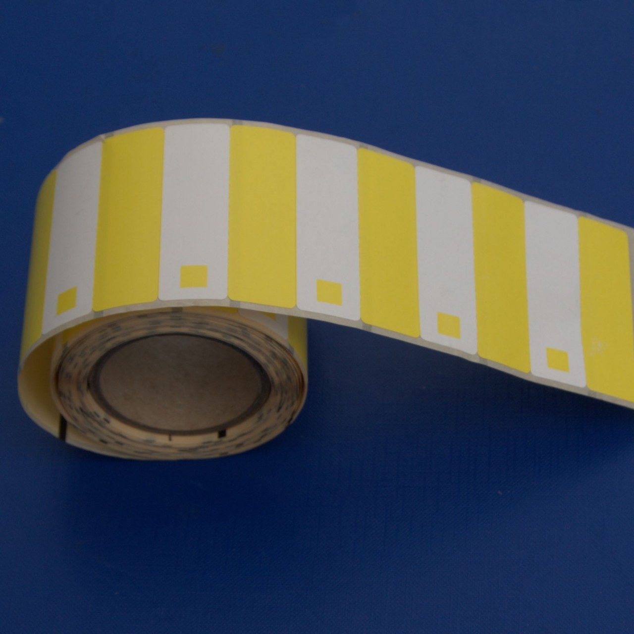 Roll - 500 - 53 x 32mm (2"x 11/4"} Quality plain white yellow labels