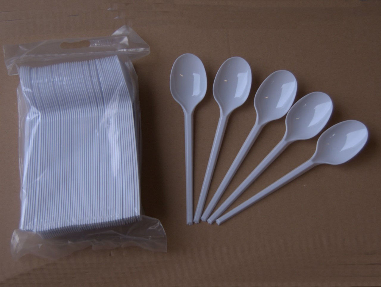 1,000 - Plastic Disposable Dessert spoons