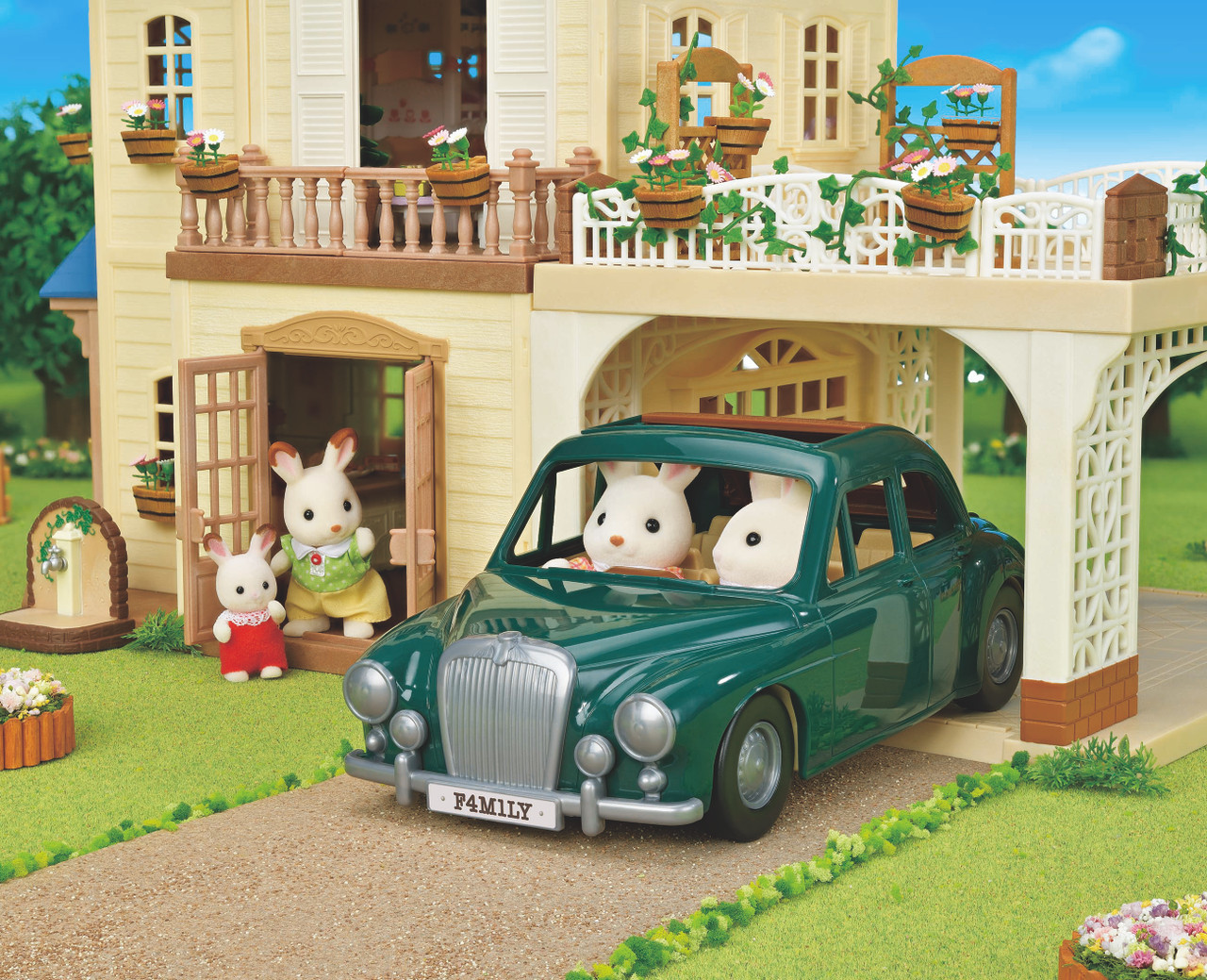 Sylvanian Families - Large House with Carport Gift Set