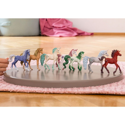 Schleich Bayala - Collectible Crystal Unicorn - Garnet 70767 Schleich Bayala - Collectible Crystal Unicorn - Garnet 70767