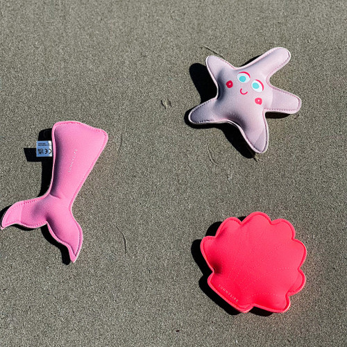 Sunnylife - Dive Buddies - Melody the Mermaid Neon Strawberry Sunnylife - Dive Buddies - Melody the Mermaid Neon Strawberry