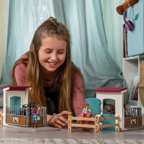 Schleich Horses - Horse Box with Hannah & Cayenne | 42710 Schleich Horses - Horse Box with Hannah & Cayenne | 42710