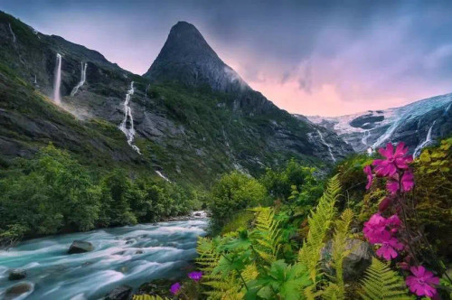 Ravensburger 4000pc - Stunning Mountain Vibes Puzzle