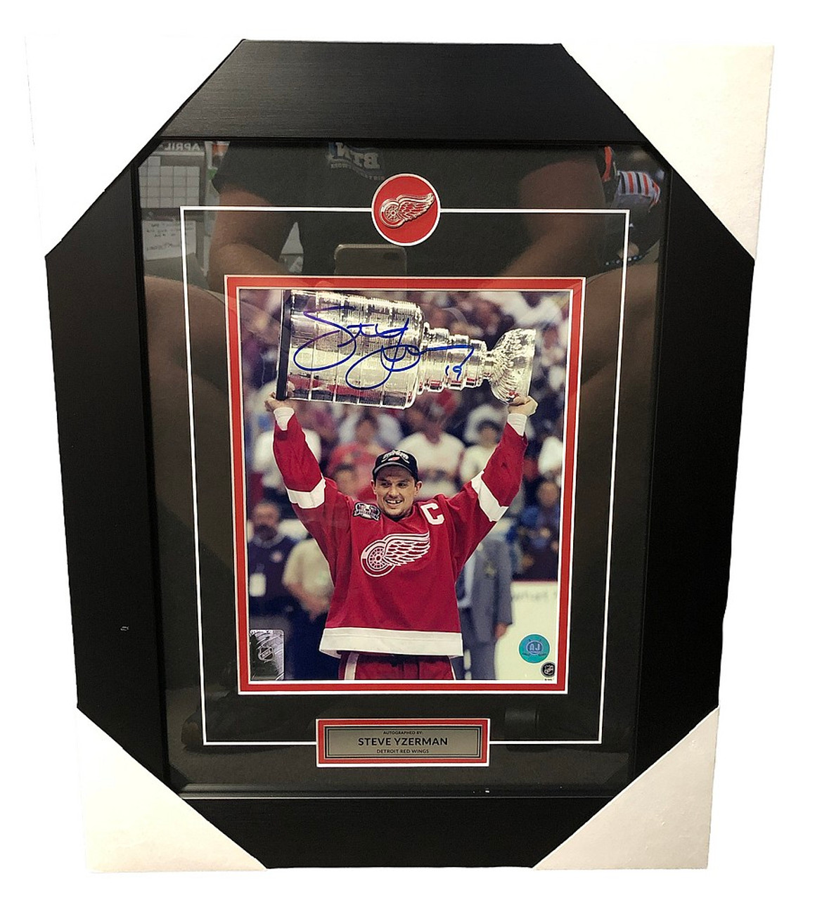 Steve Yzerman Autographed Red Detroit Red Wings Jersey at 's Sports  Collectibles Store