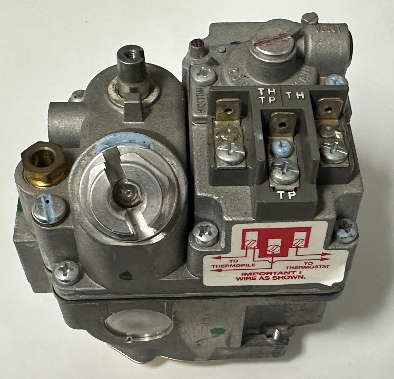 Robertshaw Unitrol 7000 3/4 millivolt combination gas valve - BMVRLS7C5523 - LPG T/C & T/P Robertshaw Unitrol 7000 3/4 millivolt combination gas valve - BMVRLS7C5523 - LPG T/C & T/P