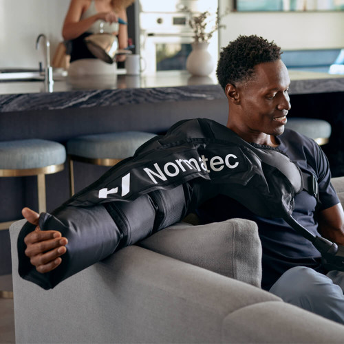 Normatec 3 - Sistema di recupero con tecnologia brevettata di massaggio a compressione dinamica (Normatec 3 Full Body (gambe standard + fianchi + braccia