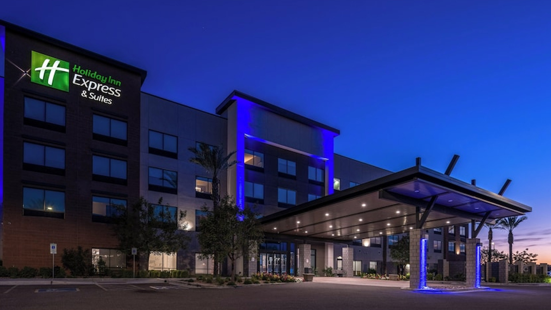 Holiday Inn Express and Suites Gilbert Mesa Gateway Airport