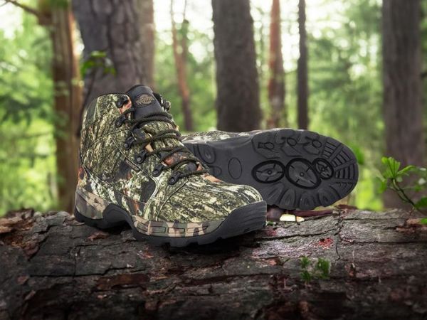 Shooting camouflage clothing and boots