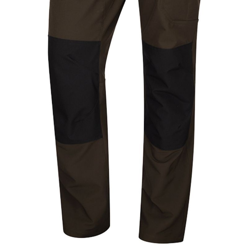 Waterproof knee protection on Green King Utility trousers
