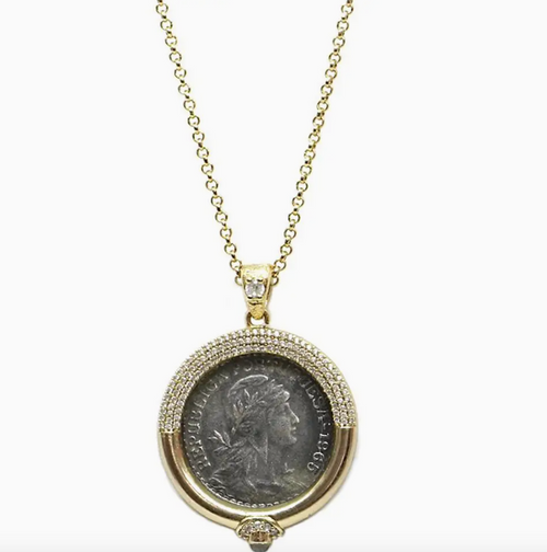 Gold Frame Vs Escudo Necklace