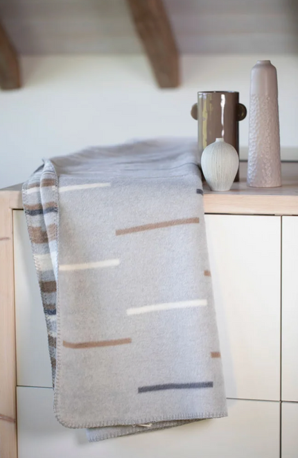 Savona Throw Short Lines Horizontal Grey