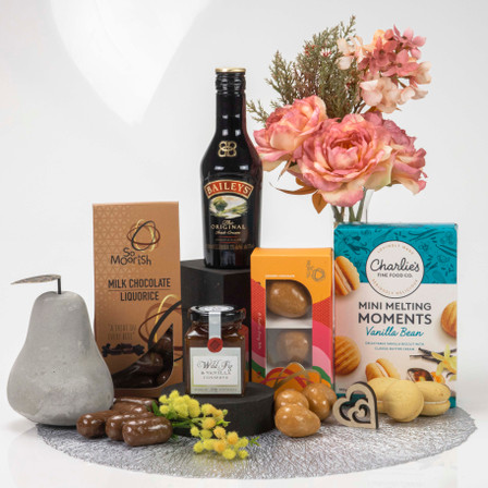 For the Baileys Irish Cream lovers out there who adore their gourmet bites this hamper has it all.