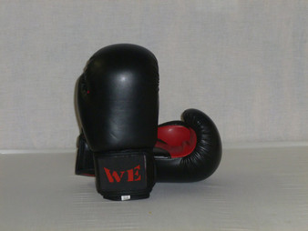 W.E. BOXING GLOVES VINYL (RED/BLACK)