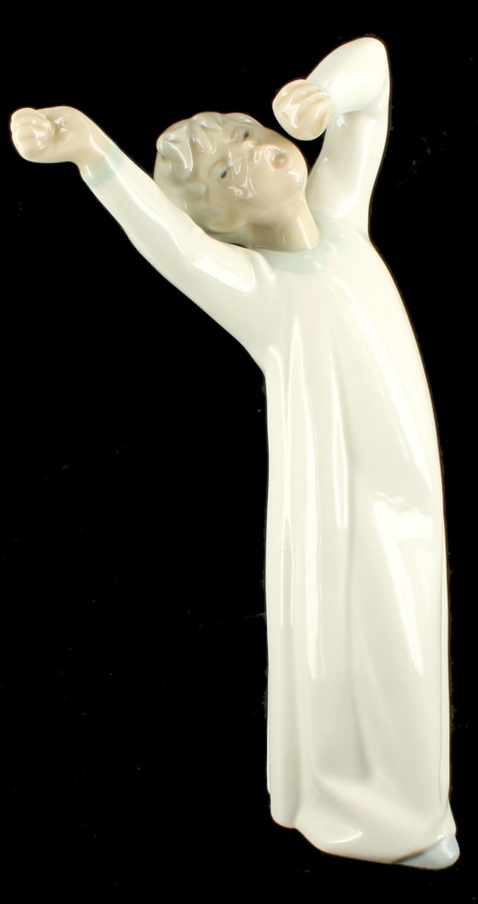 https://cdn11.bigcommerce.com/s-tn99z8jlxr/images/stencil/1280x1280/products/1221/6206/fr6125-vintage-lladro-boy-yawning-porcelain-figurine-retired-4870-no-box__70289.1565190475.jpg?c=2