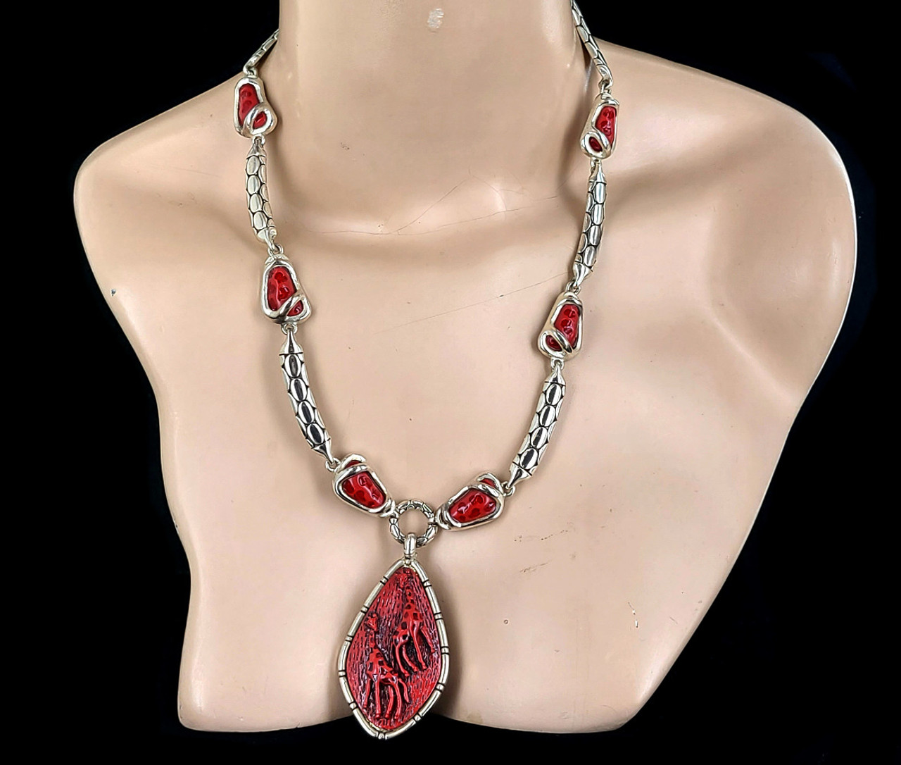 Unusual 3D Sterling Silver & Rose Honeycomb And Bee Necklace