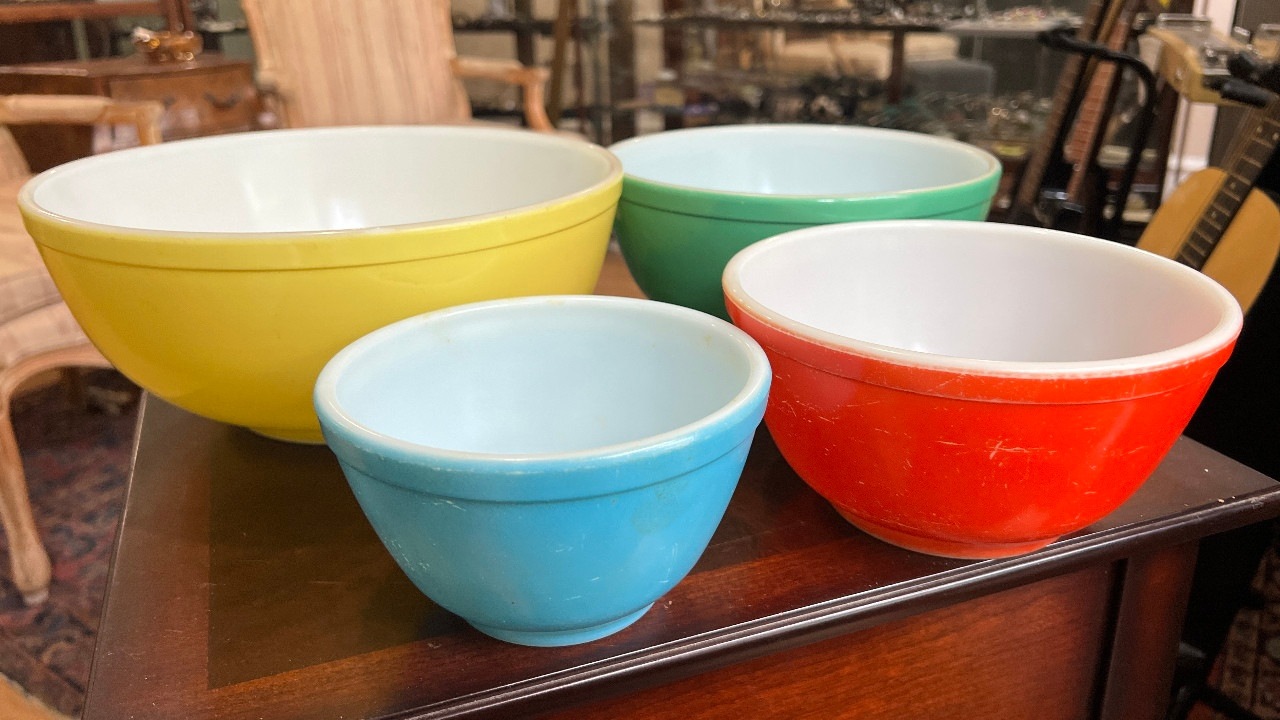 Vintage Pyrex Glass Nesting Mixing Bowl Set of 4 Primary Colors