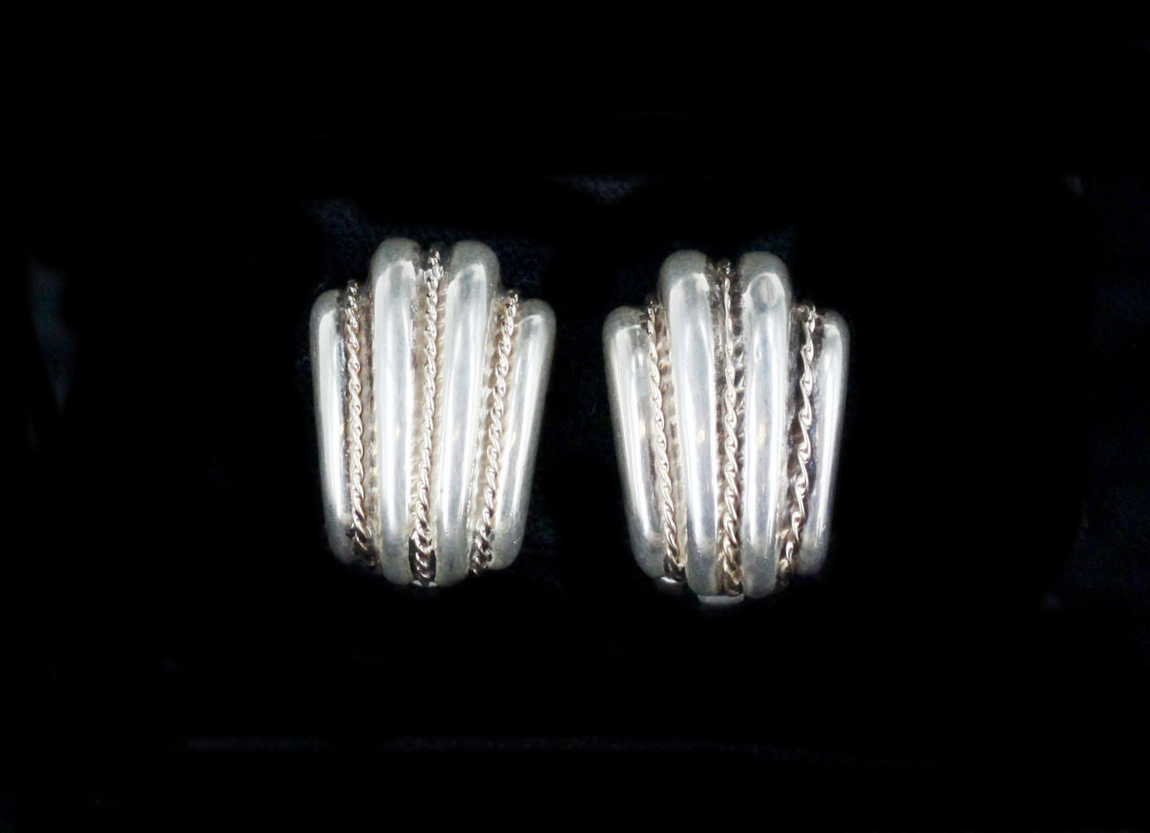 Vintage 70s Retro Sterling Silver Clamshell Clip On Earrings W/14K Gold  Accents