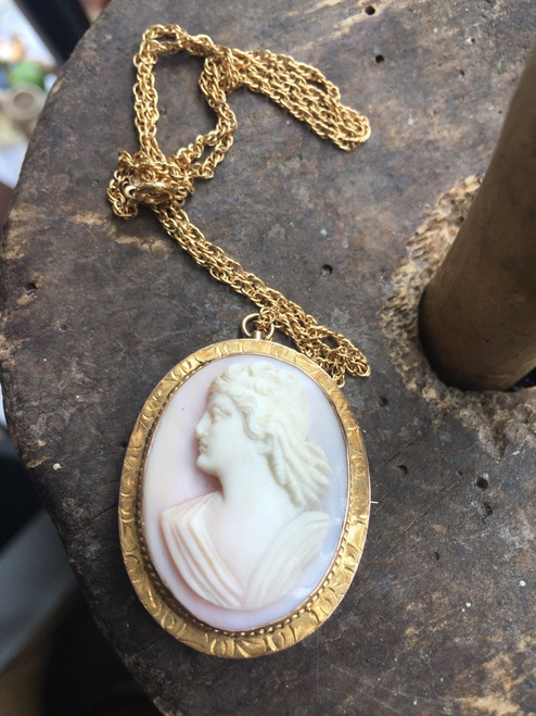 Antique 10K Gold Victorian Pink Conch Shell 3D Cameo Engraved Necklace 18"
