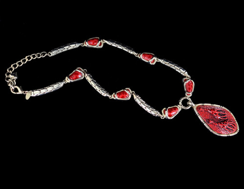 Vintage Africa Wildlife Red Glass Giraffes Silver Tone Unusual Bold Necklace 18”