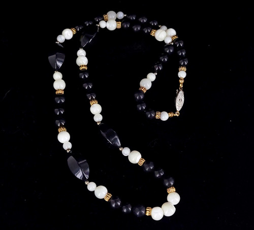 Vintage Gold Brass Black Onyx Mother of Pearl MOP Disco 70s Beaded Necklace 23.5”